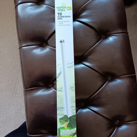 Zilla Tropical Series 25,  18"   T8 flourescent bulb, 15 watt - Picture 1 of 1
